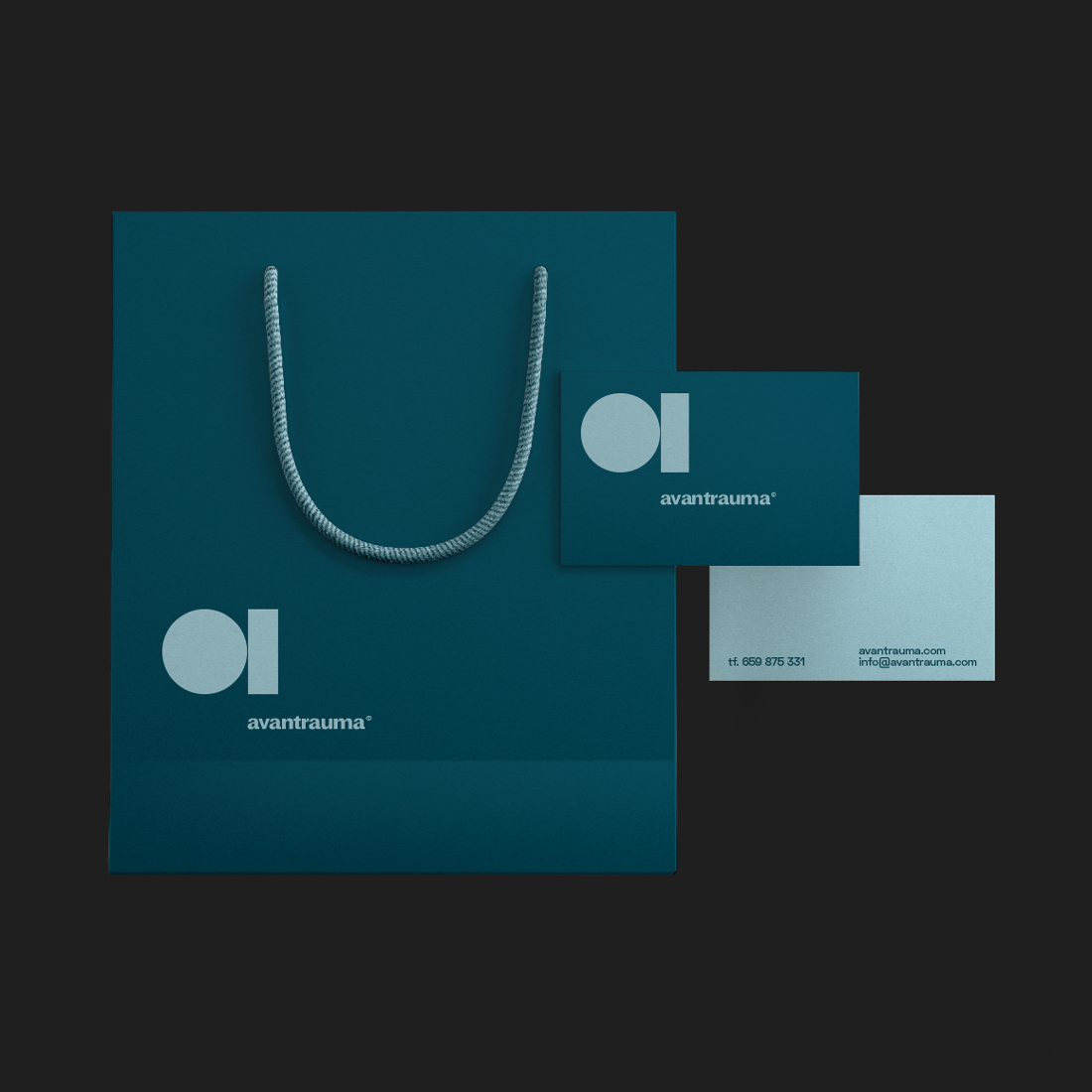 Diseño y desarrollo de identidad visual corporativa para Avantrauma. Bolsa de papel.
