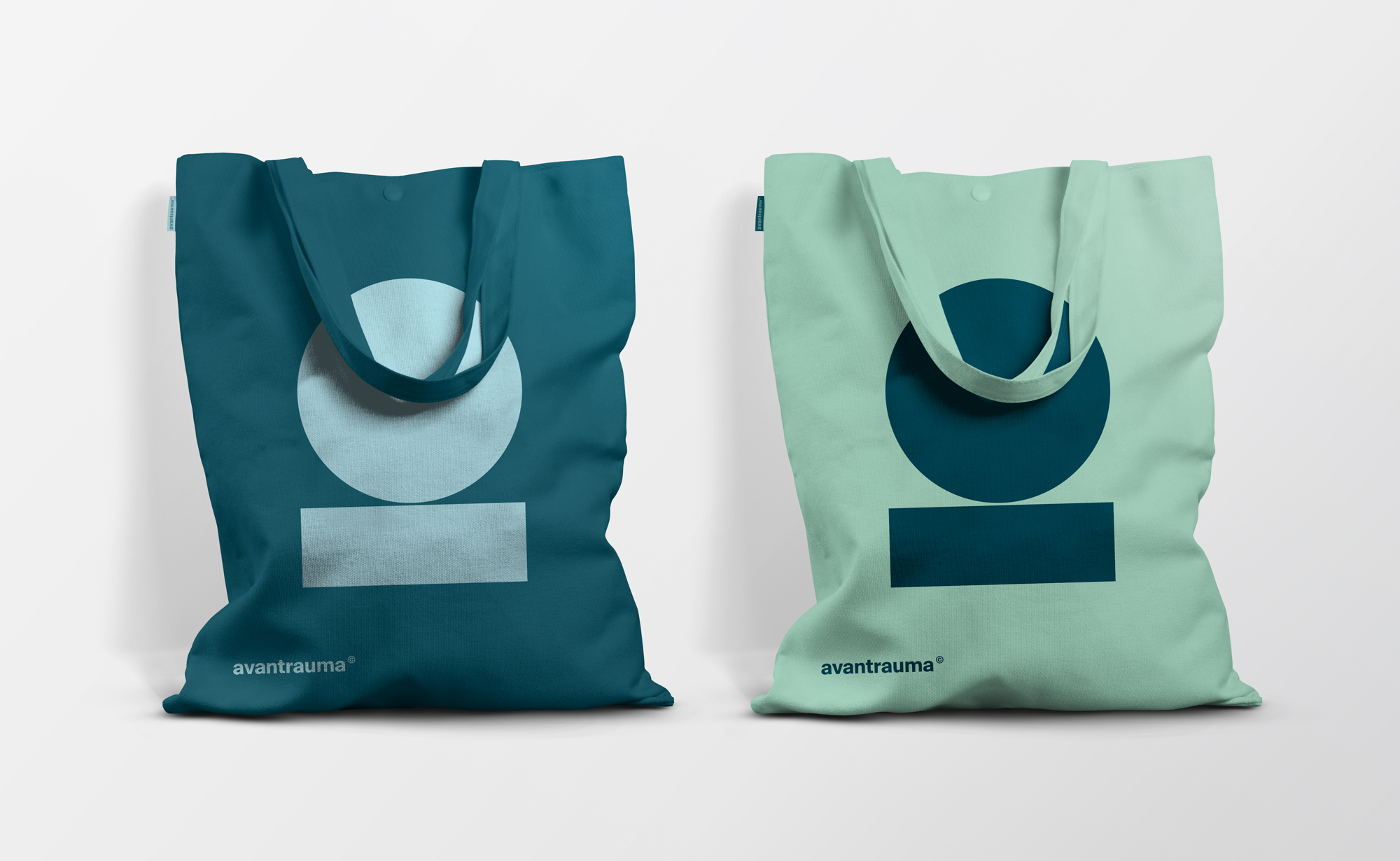 Diseño y desarrollo de identidad visual corporativa para Avantrauma. Tote-bags.