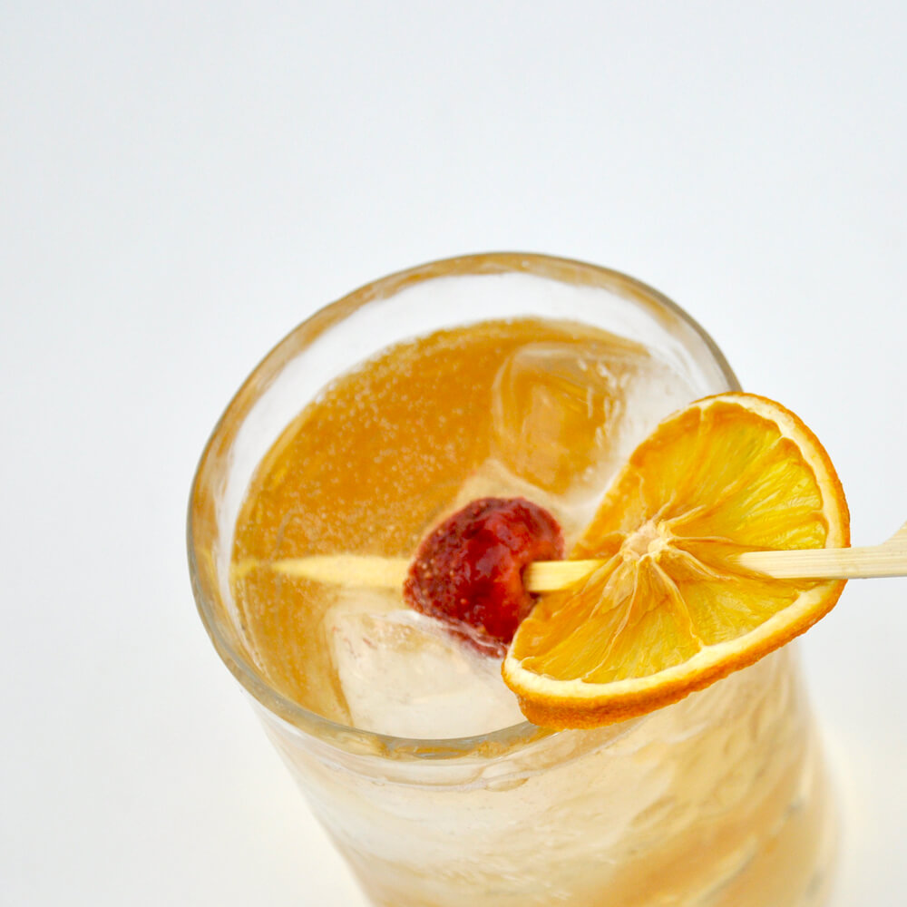 Diseño y desarrollo de packaging para Cocktail Bites de Té-Tonic Experience. Vista general de packaging- Fotografía de producto. Cocktail Rum.