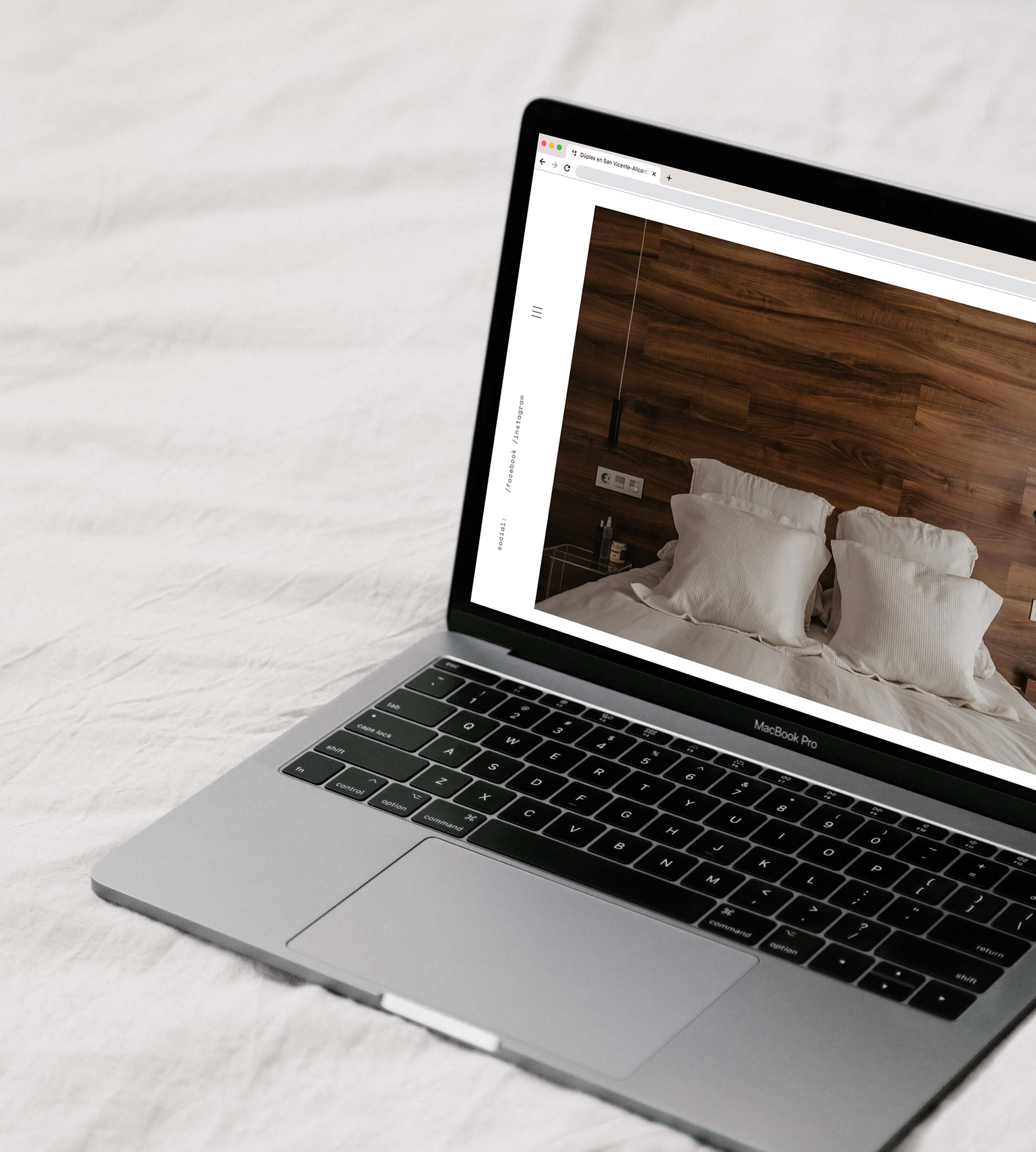 Diseño y desarrollo de website corporativo para CRP Arquitectura y diseño. Vista layout laptop.