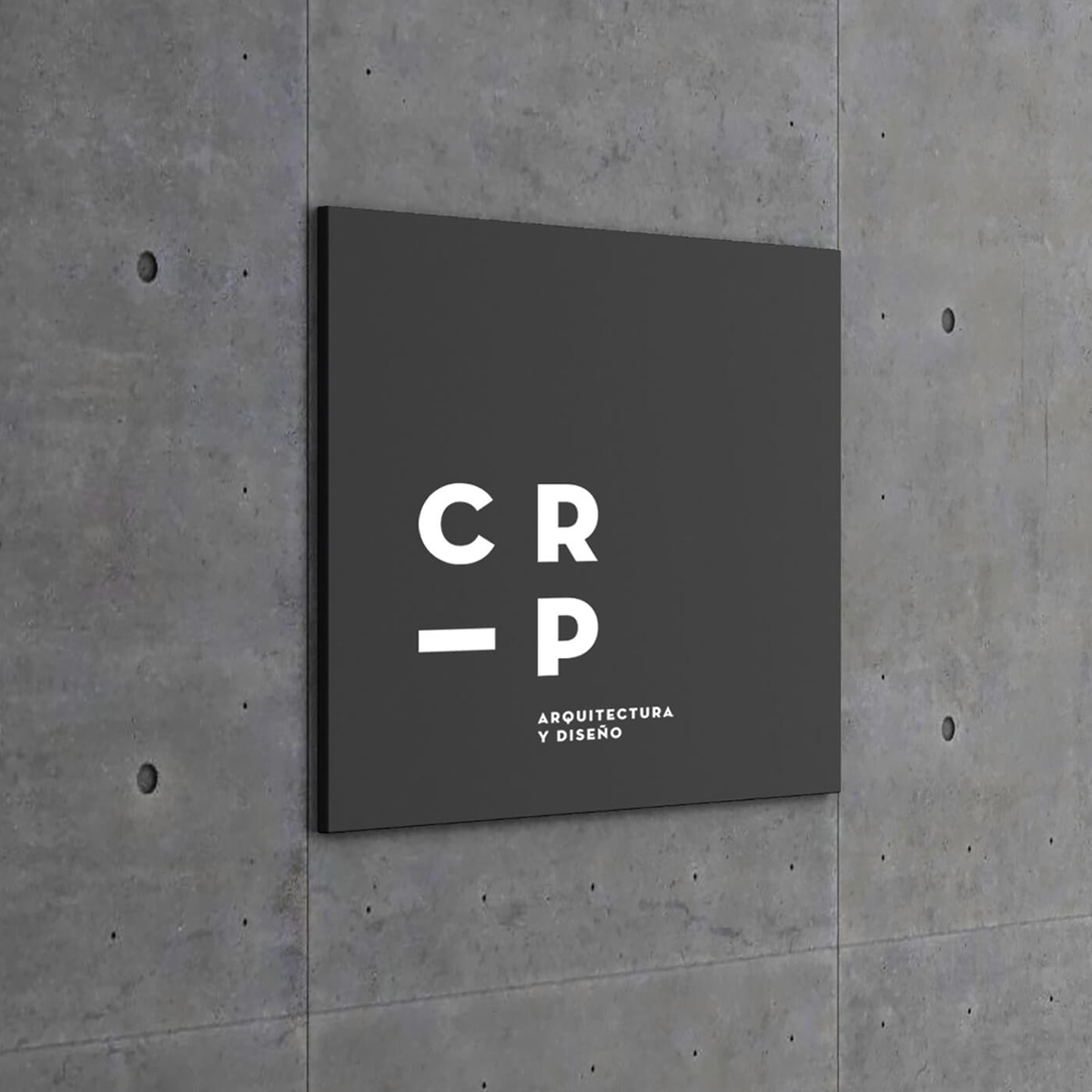 Diseño y desarrollo de identidad visual corporativa para CRP Arquitectura y diseño. Detalle señalética exterior.