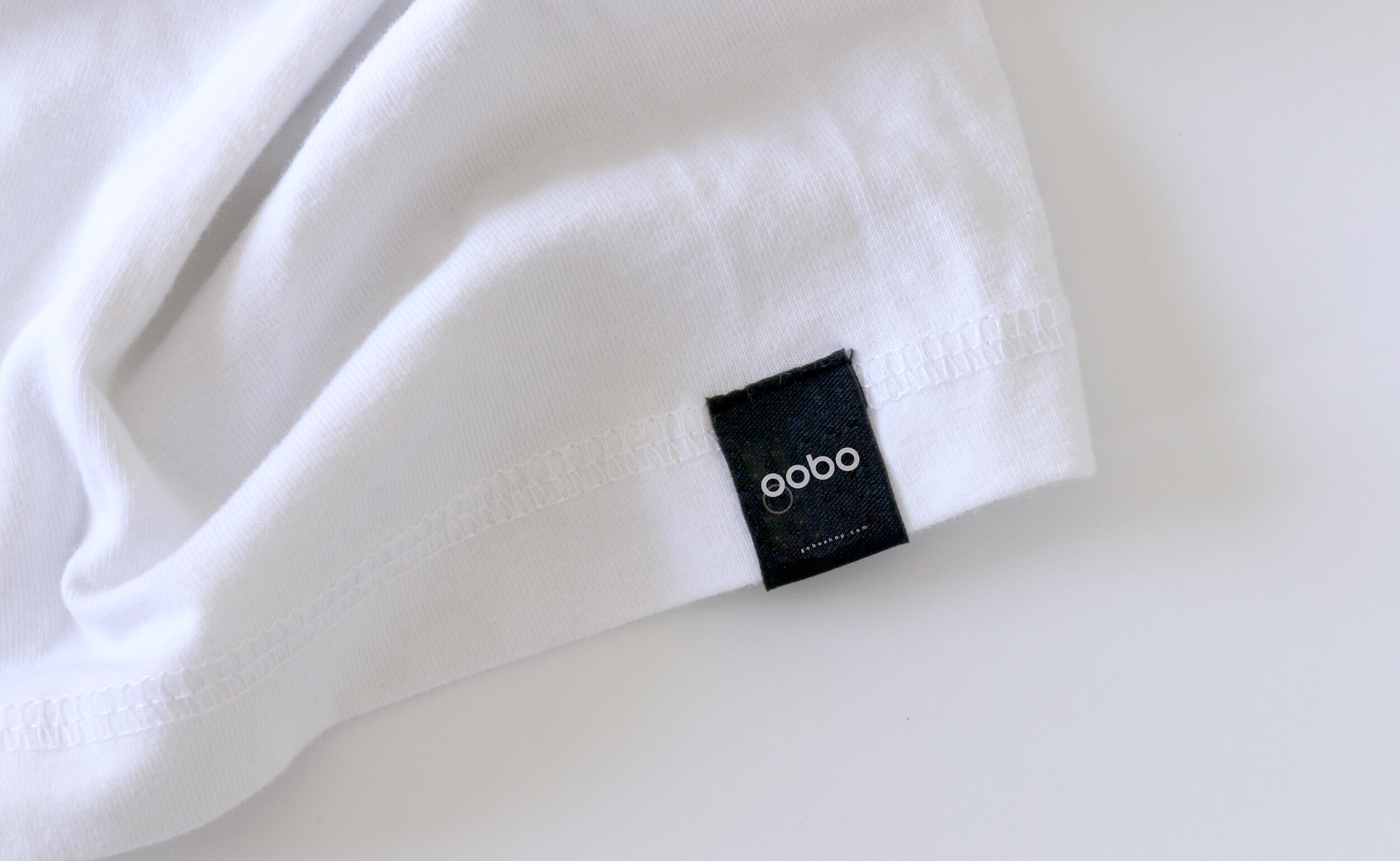 Diseño y desarrollo de identidad visual corporativa para Gobo. T-shirt label.
