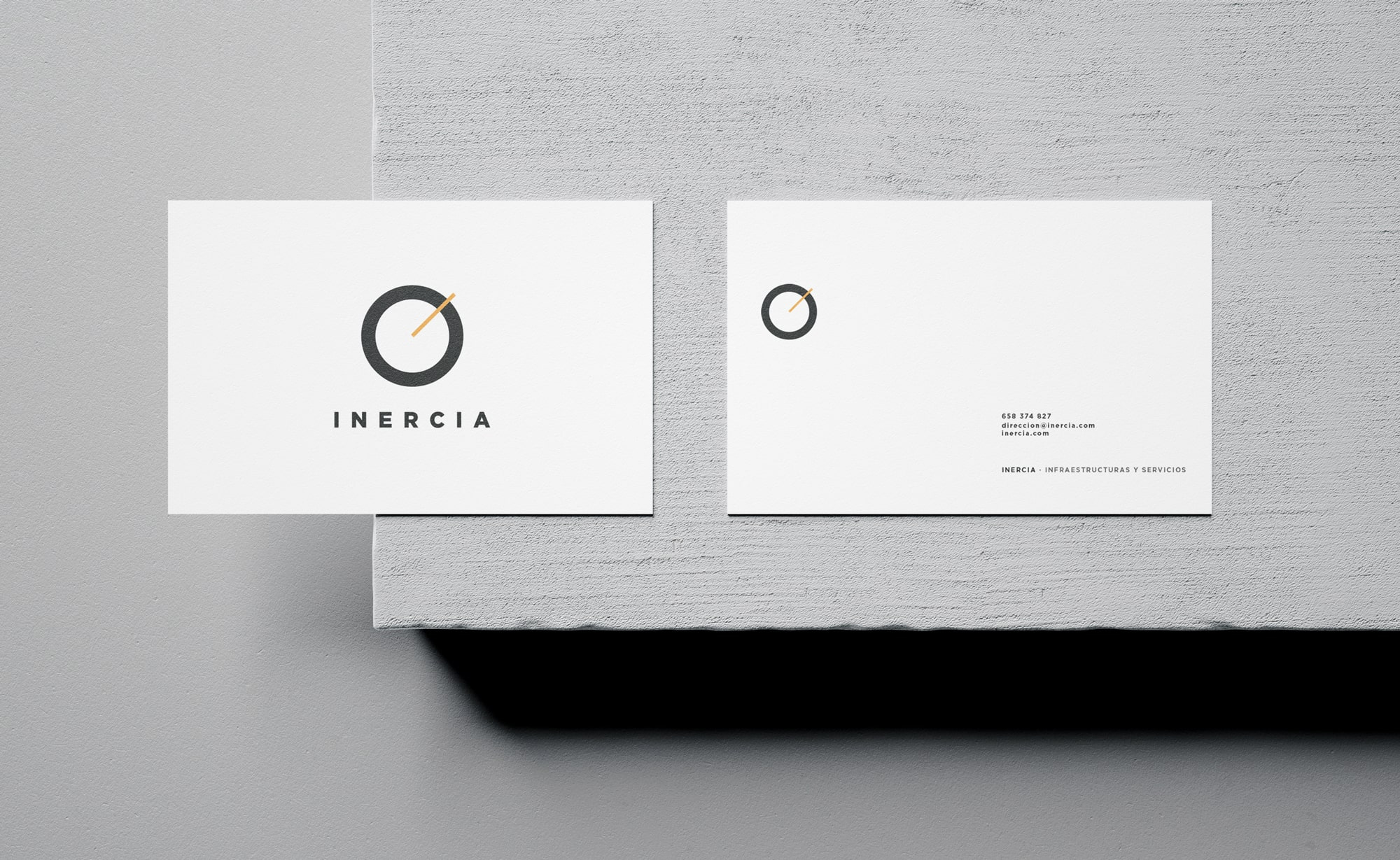 Diseño y desarrollo de identidad visual corporativa para Igor Fraga Fotografía. Detalle tarjeta de visita.