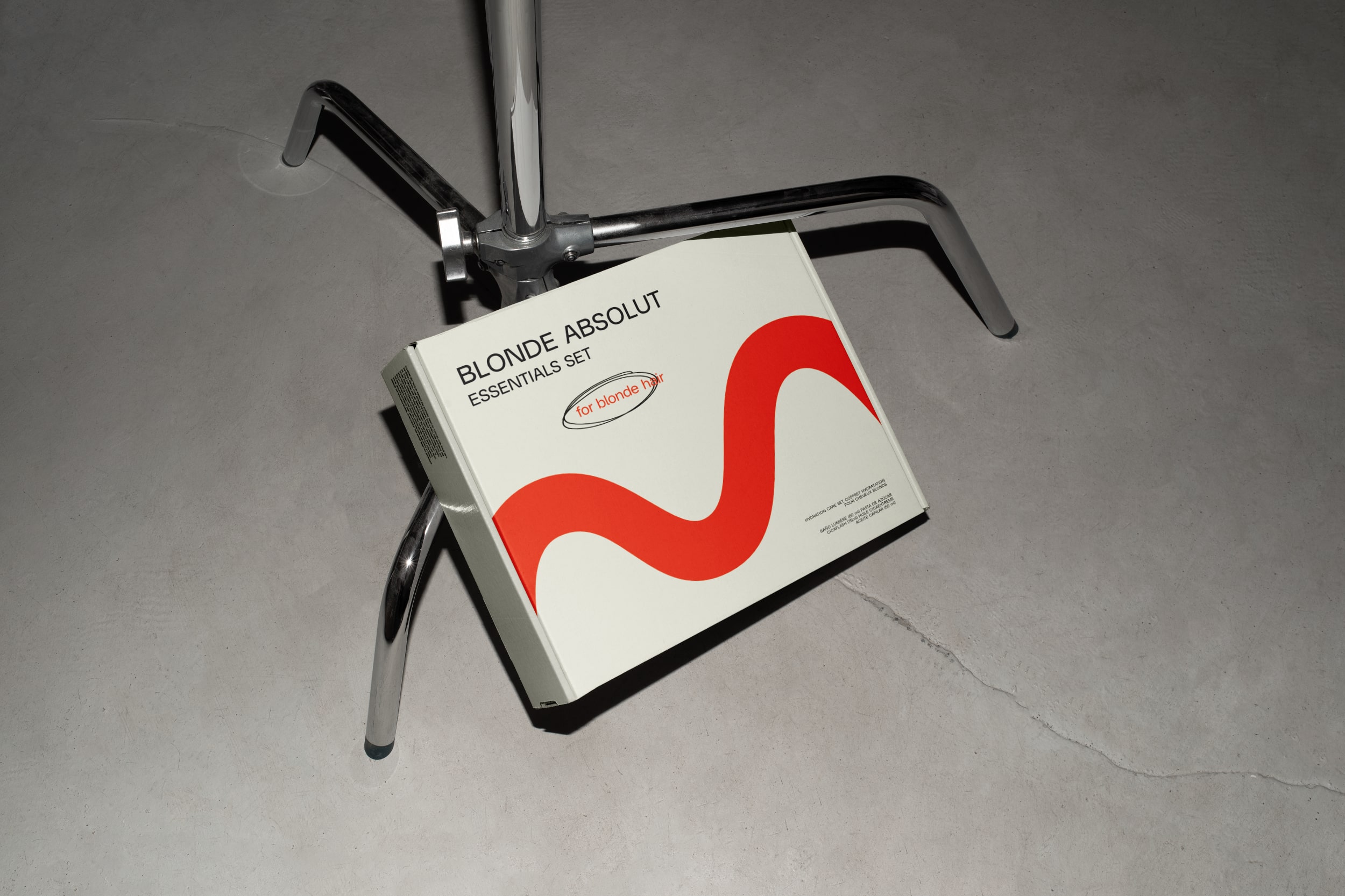 Diseño y desarrollo de identidad visual corporativa para LaMari. Foto detalle packaging.