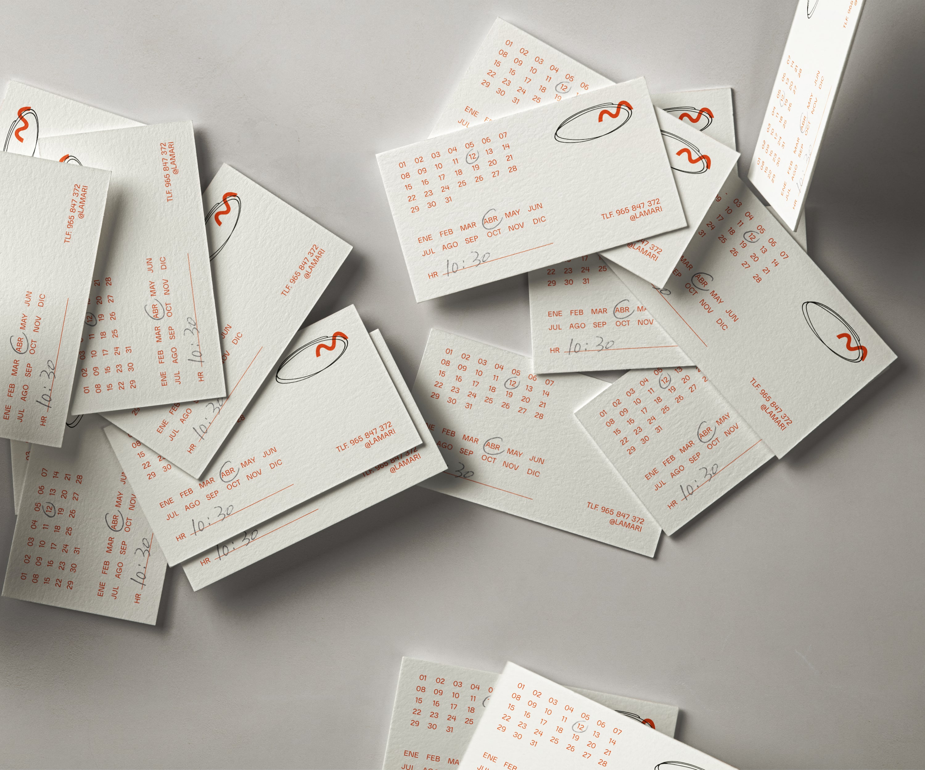 Diseño y desarrollo de identidad visual corporativa para LaMari. Detalle tarjetas para reserva de citas.