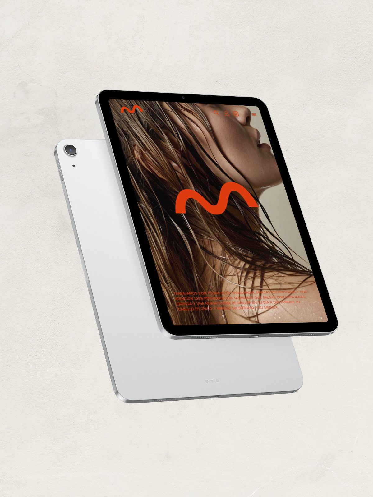 Diseño y desarrollo de identidad visual corporativa para LaMari. Layout website en iPad.