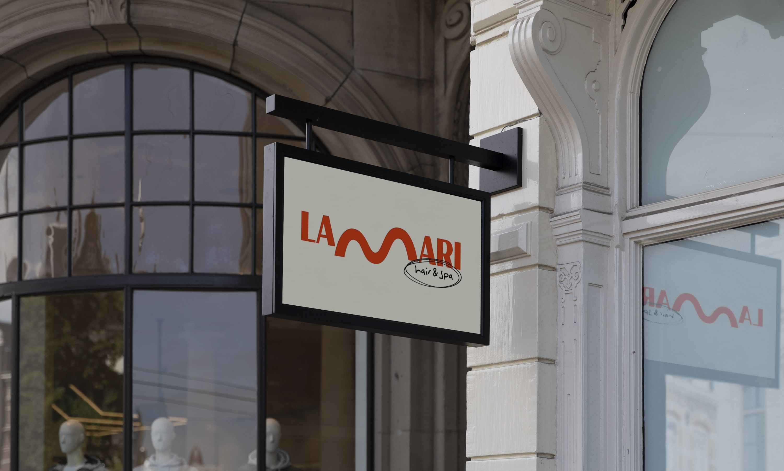 Diseño y desarrollo de identidad visual corporativa para LaMari. Señalética.