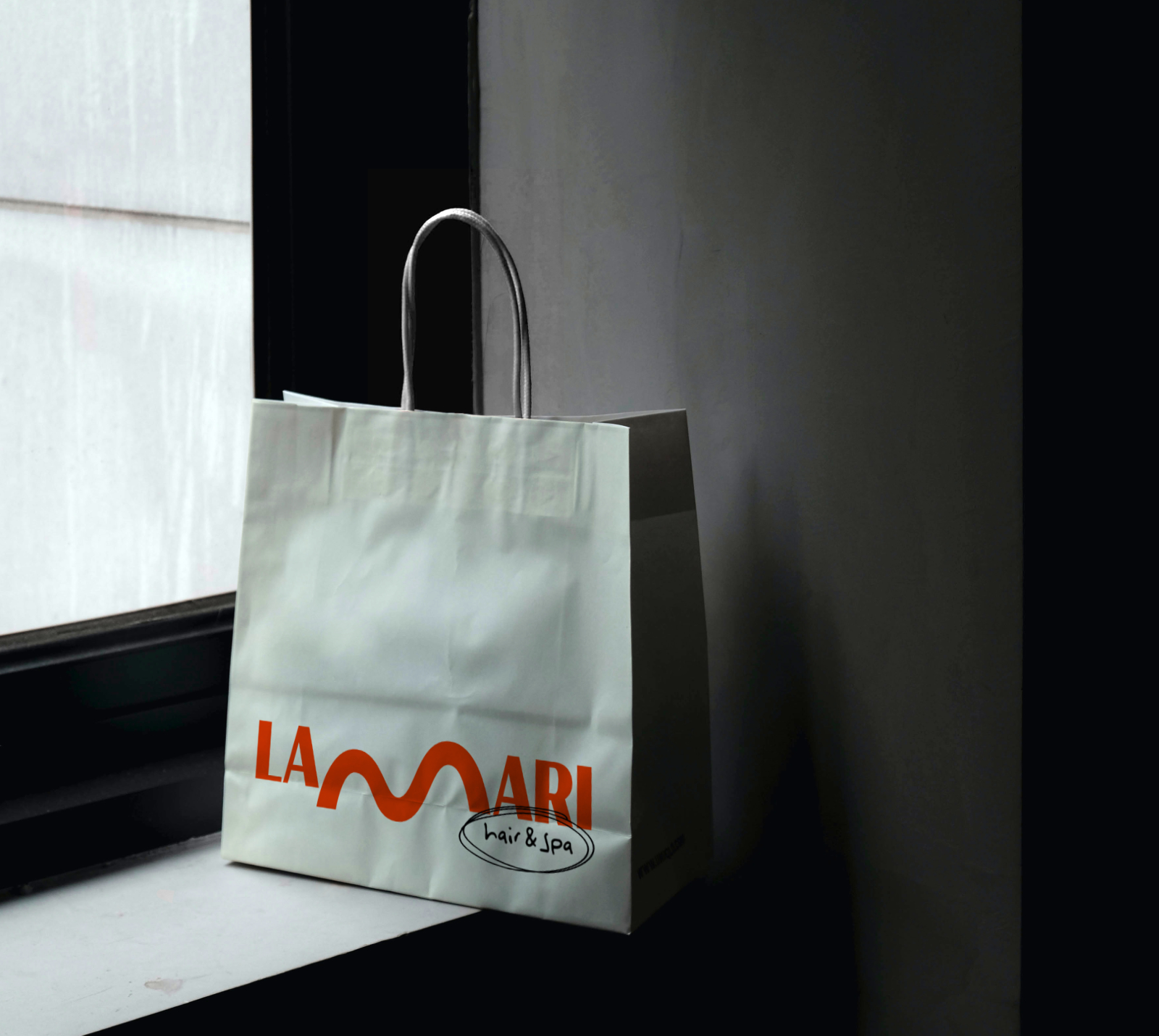Diseño y desarrollo de identidad visual corporativa para LaMari. Detalle shopping bag
