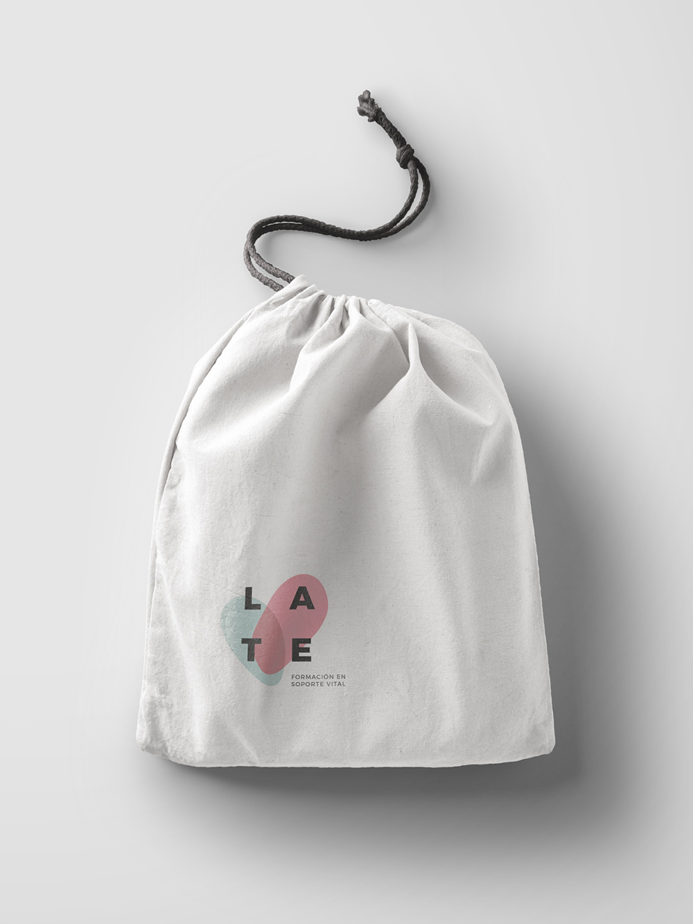 Diseño y desarrollo de identidad visual corporativa para Late, formación en soporte vital. Tote-bag.
