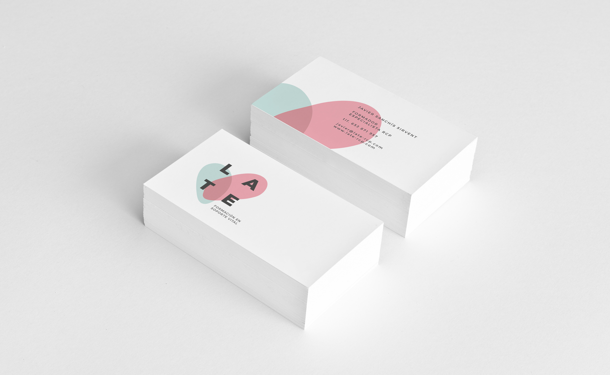 Diseño y desarrollo de identidad visual corporativa para Late, formación en soporte vital. Detalle tarjeta de visita.
