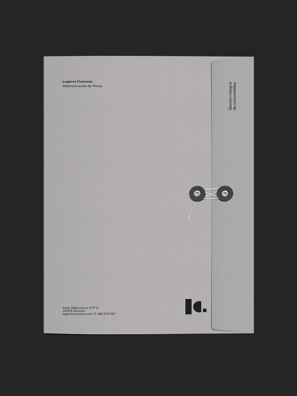 Diseño y desarrollo de identidad visual corporativa para Lugares Comunes. Carpeta portadocumentos.