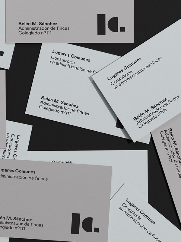Diseño y desarrollo de identidad visual corporativa para Lugares Comunes. Conjunto tarjetas.