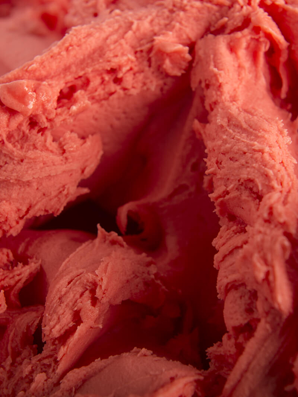 Diseño y desarrollo de identidad visual corporativa para Masiá Heladeros Artesanos. Helado de fresa.