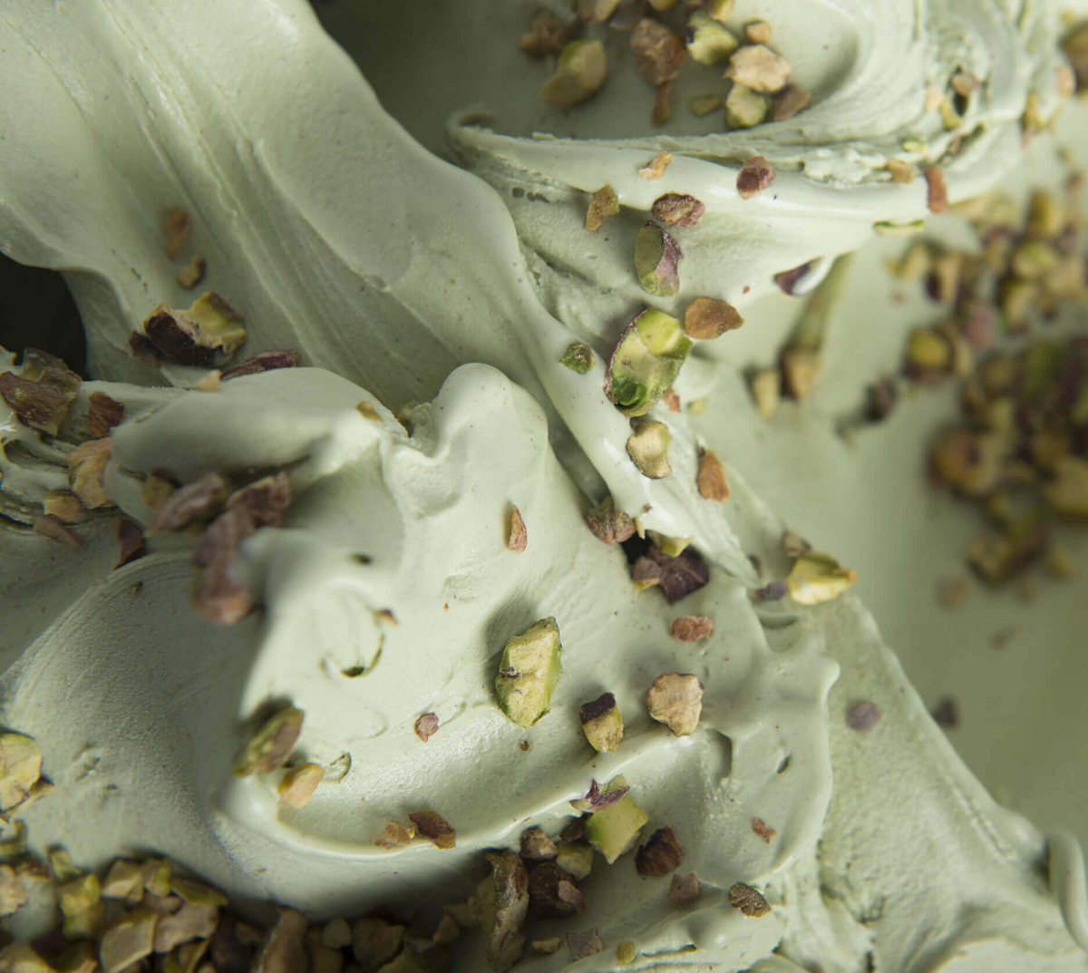 Diseño y desarrollo de identidad visual corporativa para Masiá Heladeros Artesanos. Helado de pistacho.