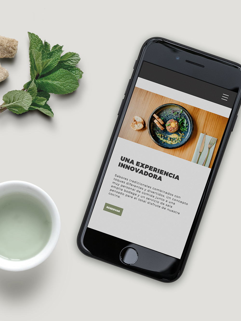 Diseño y desarrollo de website corporativo para restaurante Mondo. Vista detalle web iPhone.
