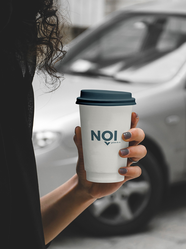 Diseño y desarrollo de identidad visual corporativa para NOI Gelato&Co. Vaso papel.