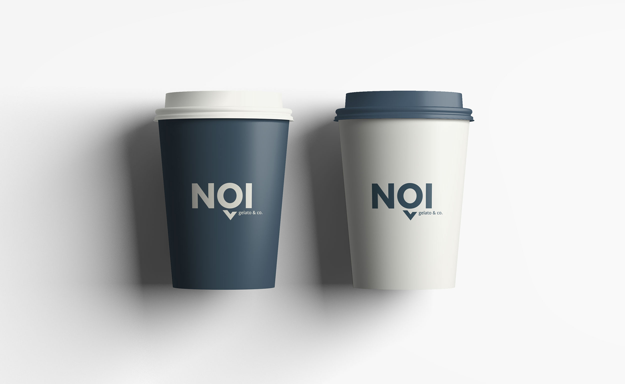 Diseño y desarrollo de identidad visual corporativa para NOI Gelato&Co. Vista detalle vasos de papel take away.