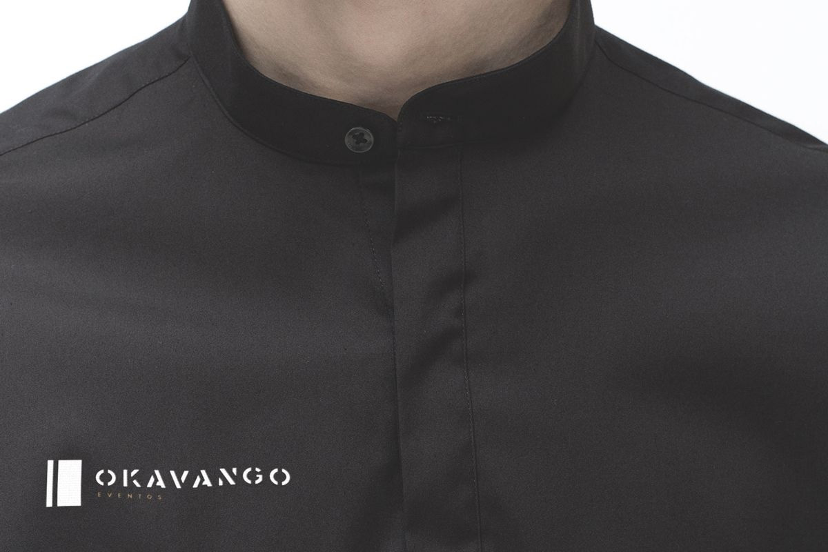 Diseño y desarrollo de identidad visual corporativa para Okavango Café. Diseño de indumentaria corporativa.