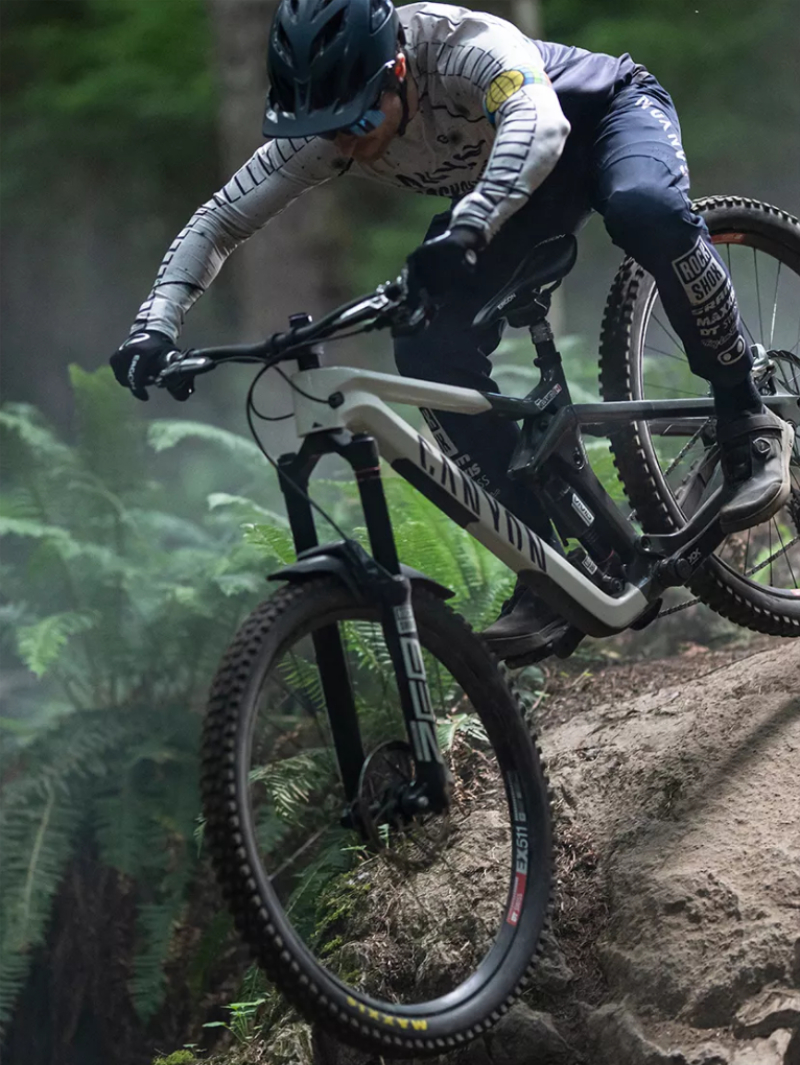 Diseño y desarrollo de website corporativo para Rosillo Tools. Foto corporativa. DMountain bike.