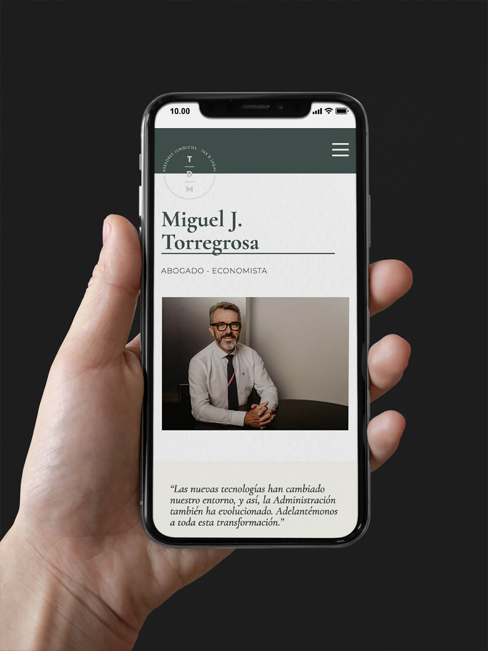 Diseño y desarrollo de website corporativo para TDM Asesores Jurídicos-Tax&Legal. Vista sección web iPhone.