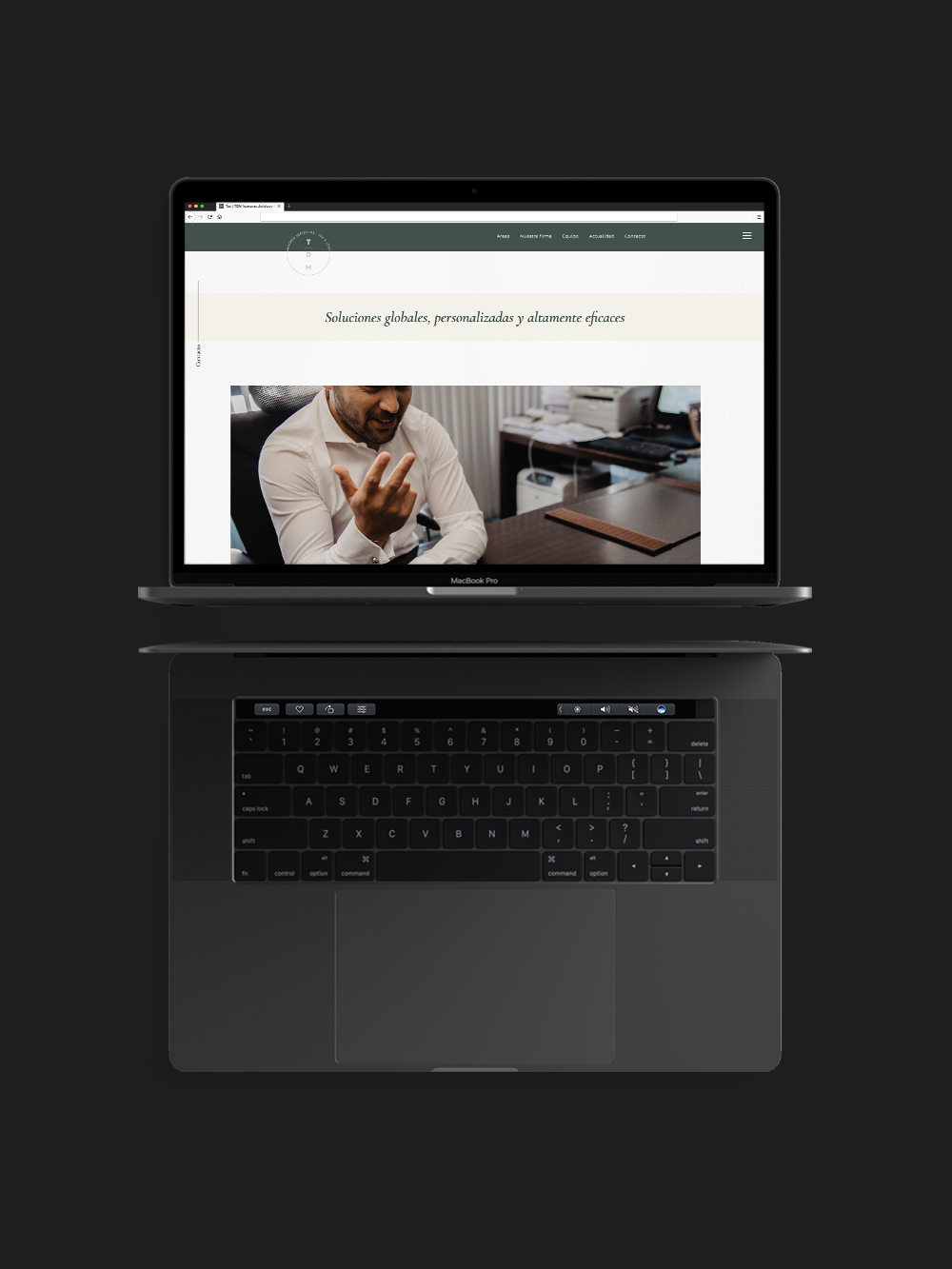 Diseño y desarrollo de website corporativo para TDM Asesores Jurídicos-Tax&Legal. Vista sección web laptop.