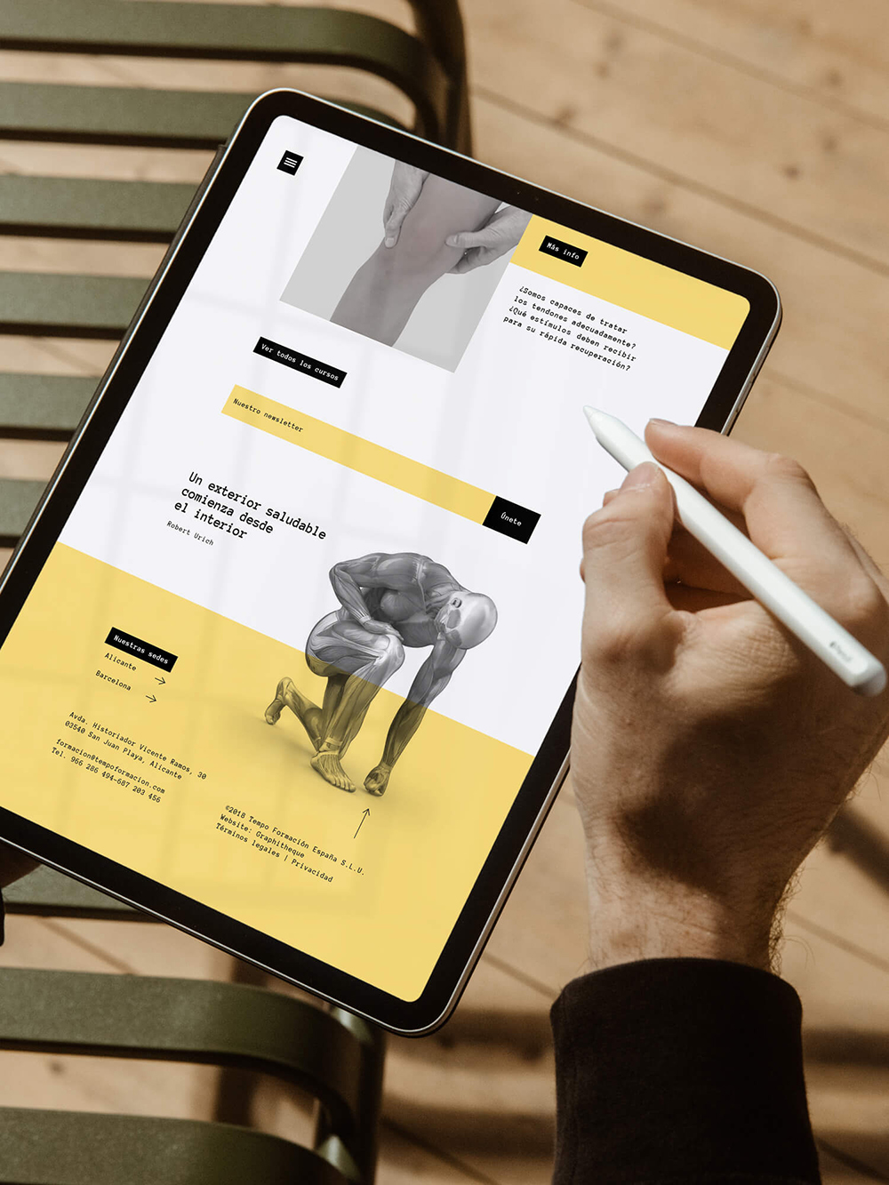 Diseño y desarrollo de website corporativo para Tempo Formación.. Vista detalle iPad.