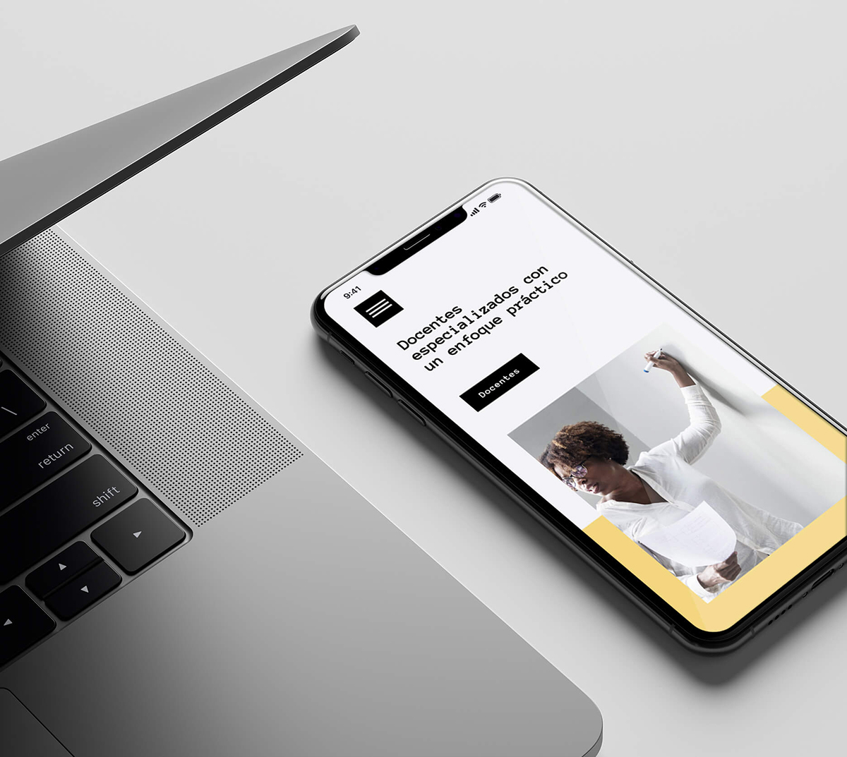 Diseño y desarrollo de website corporativo para Tempo Formación. Vista detalle iPhone sobre laptop.